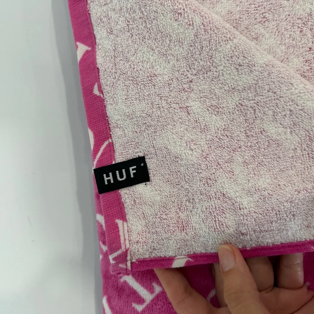 HUF F*** IT Fuchsia Logo Beach Towel